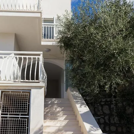 Enzian - Comfort Two Bedroom With Balcony And Sea ... Mlini